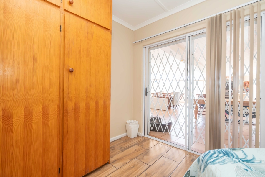 8 Bedroom Property for Sale in Middedorp Western Cape